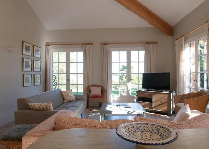 In French Tuscany * Roquemaure (Tarn)