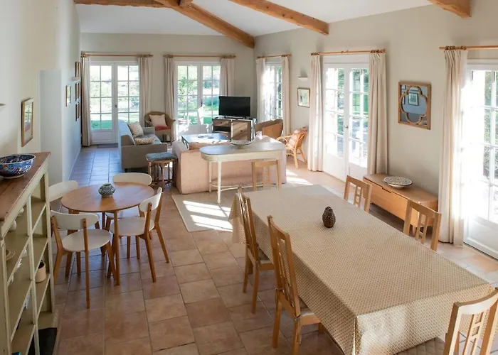 In French Tuscany * Roquemaure (Tarn)